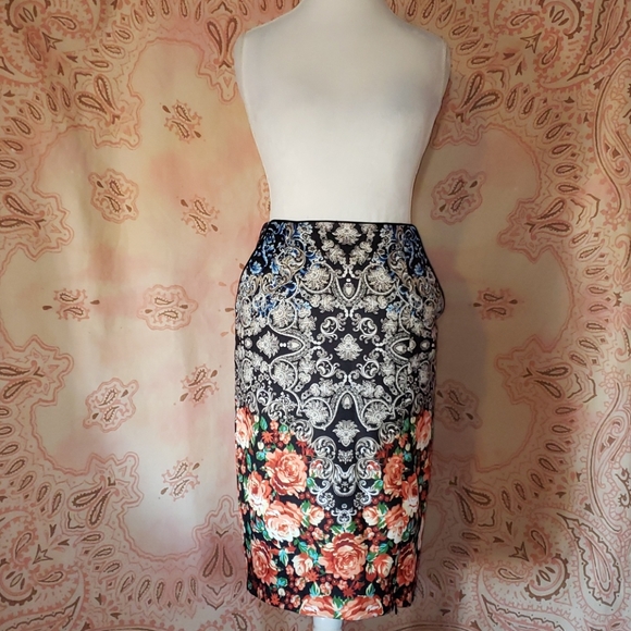 Boston Proper Mirrored Vase Skirt. Floral Pencil - Picture 13 of 13